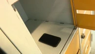 Casiers, pochettes en plastique... L'interdiction du téléphone portable au collège renforcée ce lundi