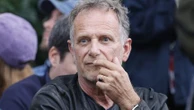 Charles Berling, comédien et directeur de théâtre, estime que la liberté de créer est "attaquée gravement"