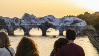 Plus de 6 millions de personnes ont vu "La Caverne" du Pont-Neuf, à Paris, l'hommage monumental de JR à Christo