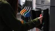 "Ça nous enlève une petite épine du pied" : face à la hausse du prix des carburants, cette entreprise augmente le télétravail et verse une importante prime carburant