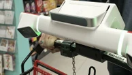 Caddies intelligents, robots, assistants virtuels... Quand l'intelligence artificielle s'invite auprès des clients dans les supermarchés