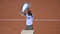 Roland-Garros 2025 : Ousmane Dembélé et les Parisiens présents porte d'Auteuil pour présenter le trophée de la Ligue des champions