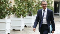 "Ils ne veulent pas couler avec le bateau" : avant le vote de confiance, Les Républicains mettent la pression sur François Baryou et Emmanuel Macron