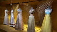 "La Mode en majesté. Haute couture et tradition à la cour de Thaïlande" au MAD : de l'héritage des savoir-faire à la création contemporaine