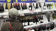 Foire aux vins 2025 : du Bordeaux à moins de 2 euros la bouteille provoque la colère des viticulteurs en Gironde
