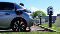 Batterie, garantie, pneus... quels sont les points à surveiller avant d'acheter une voiture électrique d'occasion ?