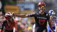 Tour de France 2025 : "Comme un con, j'ai fait le sprint pour essayer de gagner", réagit Julian Alaphilippe qui pensait avoir remporté la 15e étape