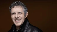 "Mon meilleur souvenir ? La première fois que j'ai chanté à Bercy" : le questionnaire de Proust du chanteur Julien Clerc