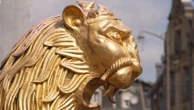Beffroi d’Arras : la descente spectaculaire du lion d’or en vue de sa restauration