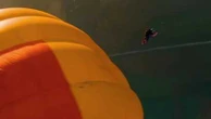 Les coulisses de l'exploit d'Elias Schwärzler, qui a sauté à vélo d'une montgolfière à près de 1 000 mètres d'altitude