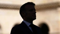 "Le mouton à cinq pattes" : la nomination d'un nouveau Premier ministre, un casse-tête aux multiples inconnues pour Emmanuel Macron