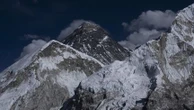 Un guide népalais porté disparu dans l'Everest depuis six jours retrouvé vivant