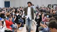 Fashion Week masculine printemps-été 2026 : Jonathan Anderson réinvente l'héritage de Dior pour sa première collection