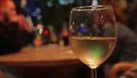 Consommation : le vin blanc va-t-il dépasser le vin rouge ?