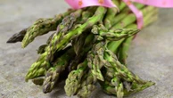 Pourquoi manger des asperges change l'odeur de l'urine chez certaines personnes ?