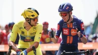 "Une des meilleures personnes du peloton", "ce qui se fait de mieux en cyclisme" ... Le peloton raconte Romain Bardet, qui fait ses adieux au cyclisme