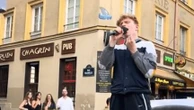 Paris en musique : un flash mob géant reprend Bohemian Rhapsody