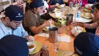 "C'est mieux que d'être au téléphone" : rencontrer son futur patron en cuisinant, l'idée d'une agence d'intérim qui séduit demandeurs d'emploi et recruteurs