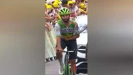 Tour de France : Fernando Gaviria chute lourdement dans le sprint final de la 12e étape, plusieurs coureurs sont touchés