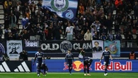 "Les places sont beaucoup moins chères" : le Paris FC séduit un public populaire grâce à ses prix attractifs et une ambiance conviviale