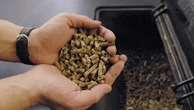 "Une forte demande en ce moment" : le chauffage aux granulés de bois, une solution économique face à la hausse des coûts de l’énergie