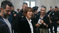 "On se rend compte qu'on est tellement nombreuses" : Gisèle Pélicot soutenue et applaudie devant le palais de justice au procès en appel des viols de Mazan
