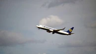 Taxe sur les billets d'avion : la compagnie Ryanair annonce arrêter ses opérations dans les aéroports de Bergerac, Brive et Strasbourg