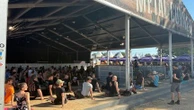 "Une formule maléfique" : au Hellfest, on lutte contre la canicule avec du métal yoga