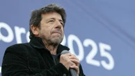 Accusations de viols et de violences sexuelles visant Patrick Bruel : le chanteur assure n'avoir "jamais forcé une femme"