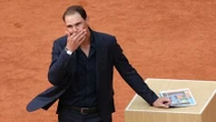 Roland-Garros 2025 : l'intense émotion de Rafael Nadal, en larmes face à l'ovation de plusieurs minutes du public lors de son hommage