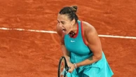 Roland-Garros 2025 : la n°1 mondiale Aryna Sabalenka élimine la triple tenante du titre Iga Swiatek et se qualifie pour sa première finale à Paris