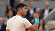 Roland-Garros 2025 : Carlos Alcaraz corrige Tommy Paul en quart de finale, et frustre le public du Chatrier
