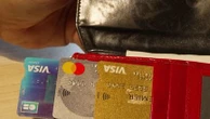 Banques : frais de compte, cartes et assurances… Un vrai poids pour le portefeuille