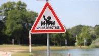 Un petit garçon de 3 ans meurt noyé dans la piscine familiale dans le Calvados, une enquête ouverte
