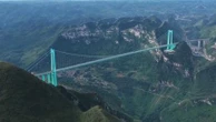 Pont du canyon de Huajiang : un saut à l'élastique de 625 mètres