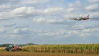"On prépare l'avenir" : face à la hausse du prix du kérosène, des industriels français s'allient pour produire un carburant à base de résidus agricoles