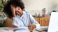 "Un burn-out ne survient pas du jour au lendemain", souligne un médecin du travail qui alerte sur des symptômes progressifs