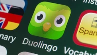 Comment "Duo", la mascotte de Duolingo, a réussi à séduire les jeunes sur les réseaux sociaux ?