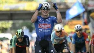 Le résumé de la victoire en costaud de Jasper Philipsen au terme d'une 17e étape anarchique sur le Tour de France