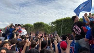 "Pacho m'a touché la main, je te jure !" : au cœur de la parade du PSG, après sa nouvelle victoire en Ligue des champions