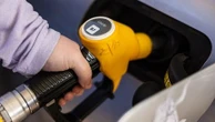 Hausse des prix du carburant : le gazole repasse sous la barre des 2 euros le litre en France