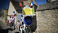 "Ça va me financer mon prochain Tour de France" : sur Leboncoin et Vinted, des fans du Tour revendent leurs goodies obtenus gratuitement