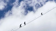 Sports extrêmes : "l'échelle du ciel", la nouvelle attraction qui fait fureur en Chine 