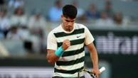 Roland-Garros 2025 : Carlos Alcaraz lâche un set face à Damir Dzumhur mais se qualifie pour les huitièmes de finale