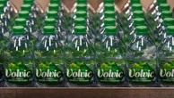 Volvic jugée coupable de "pratiques commerciales trompeuses" avec des bouteilles pas "100% recyclables"