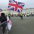 Royaume-Uni : avec le mouvement "Raise The Colours", l'extrême droite affiche son nationalisme et son rejet des arrivées de migrants