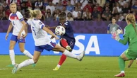 Euro 2025 : les Françaises frappent fort d'entrée en s'offrant les Anglaises, tenantes du titre (2-1)
