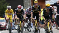 Tour de France 2025 : les abeilles de la Visma-Lease a bike ont encore tenté de piquer Tadej Pogacar, mais sont restées inoffensives