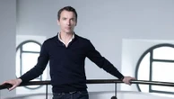 Le nouveau patron de la Comédie-Française annonce des projets communs avec l'Opéra de Paris, le Louvre et les centres dramatiques en régions