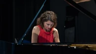 "Une sorte d'abandon dans le contrôle" : Vanessa Wagner revisite les études de Philip Glass à La Roque d’Anthéron